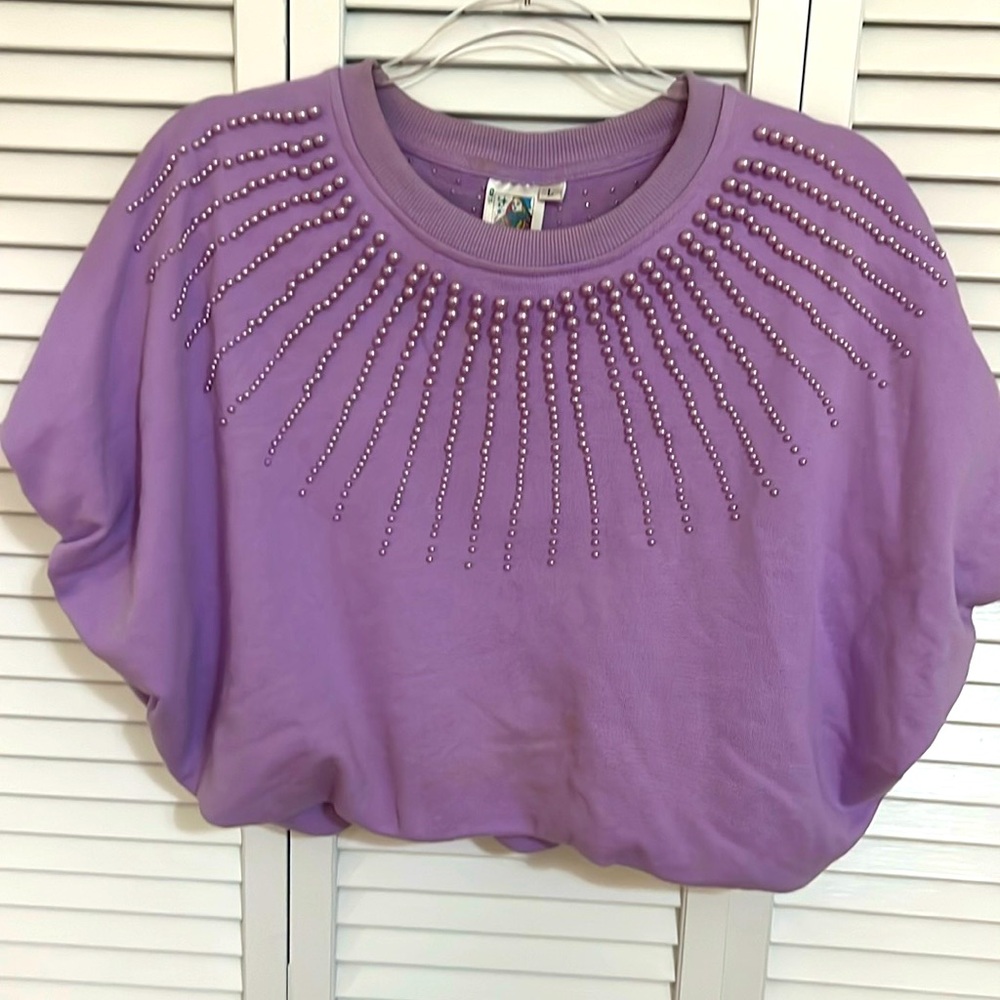 Queen Of Sparkles Lavender Pearl Bust swing top